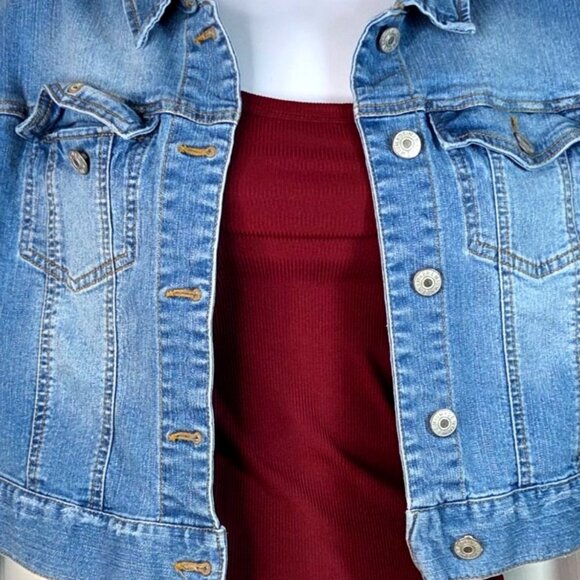 Love Tree Womens Medium Cropped Denim Jacket With Button Front & Pockets Med - Picture 4 of 9